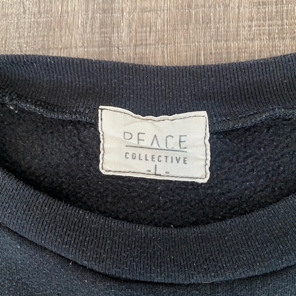 Toronto -vs- Everybody Crewneck - Picture 4 of 7